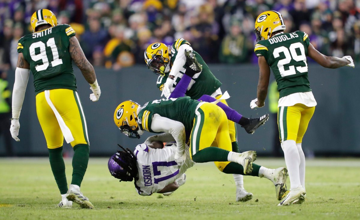 The Packers defense takes down receiver KJ Osborn in the Packers 41-17 win Sunday.